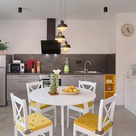 Appartement New Cozy Nico 2+1 Pula
